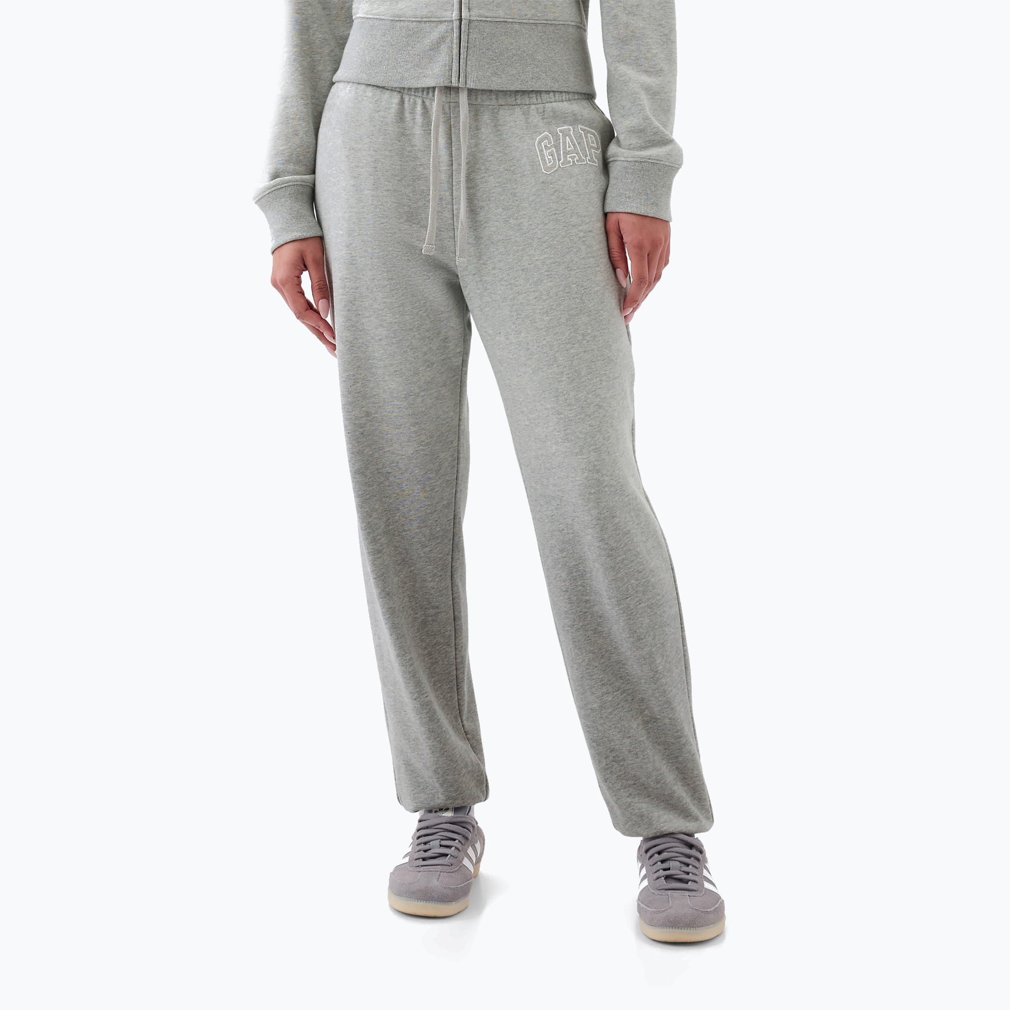 Pantaloni pentru femei GAP French Logo Jogger light heather grey (French Logo Jogger 889527)