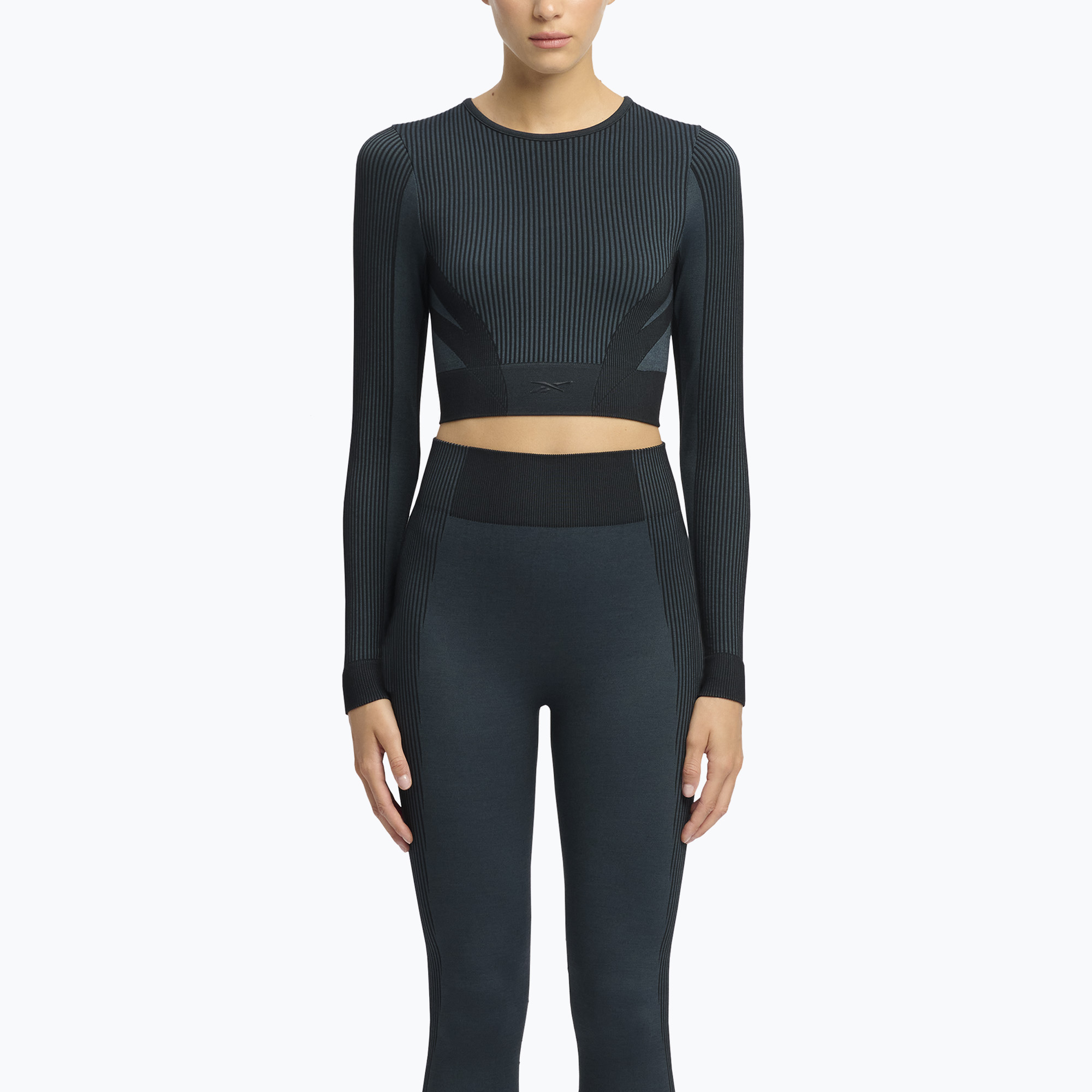 Longsleeve de antrenament pentru femei Reebok RBK Lab Seamless Crop black (RBK Lab Seamless Crop 100221559)