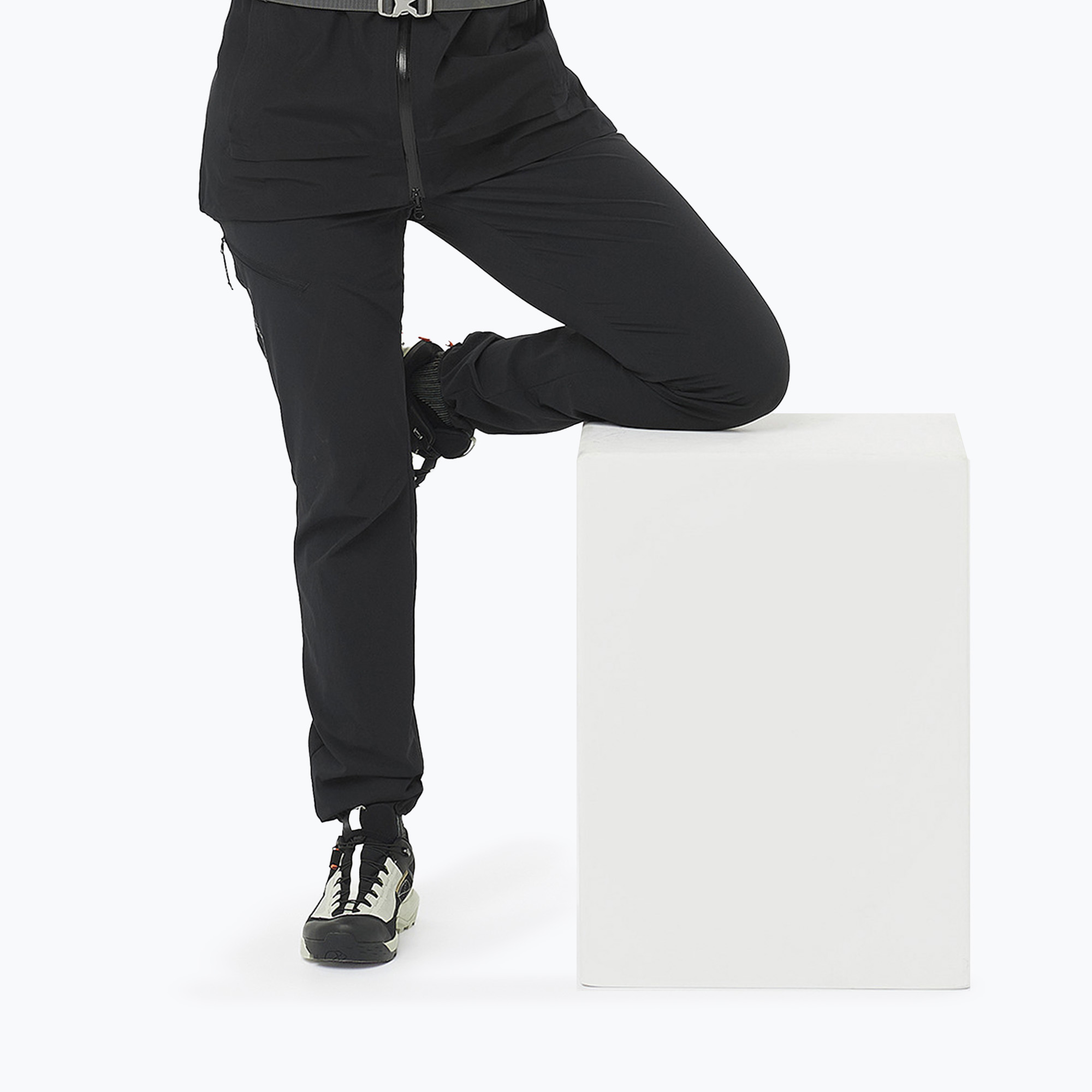 Pantaloni de trekking pentru femei Salomon Wayfarer deep black (Wayfarer LC2110500)