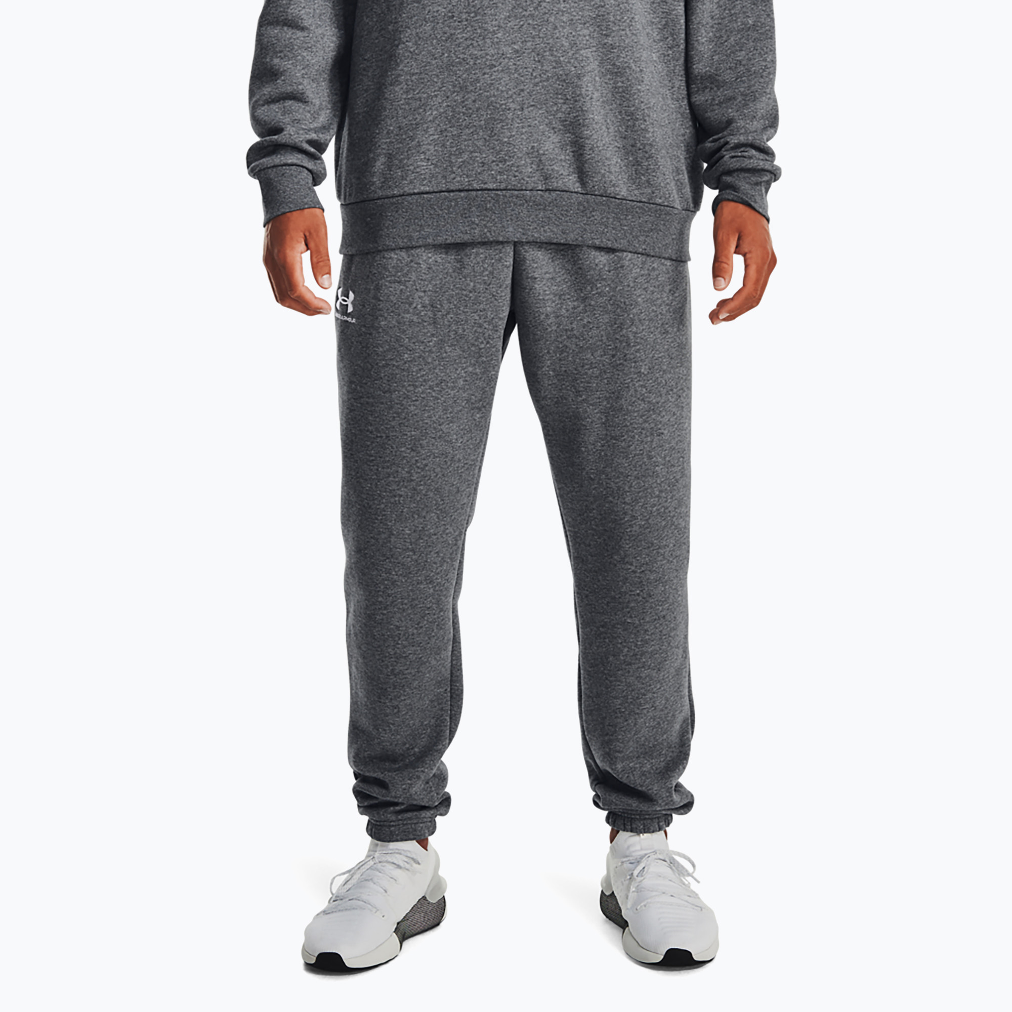 Pantaloni de antrenament pentru bărbați Under Armour Essential Fleece Joggers pitch gray medium heather/white (Essential Fleece Joggers 1373882)