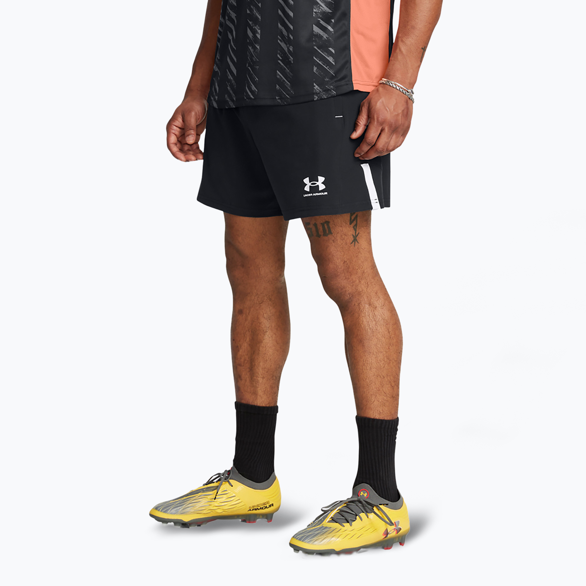 Pantaloni scurți de fotbal pentru bărbați Under Armour Challenger Pro Woven black / white (Challenger Pro Woven 1379454-003)