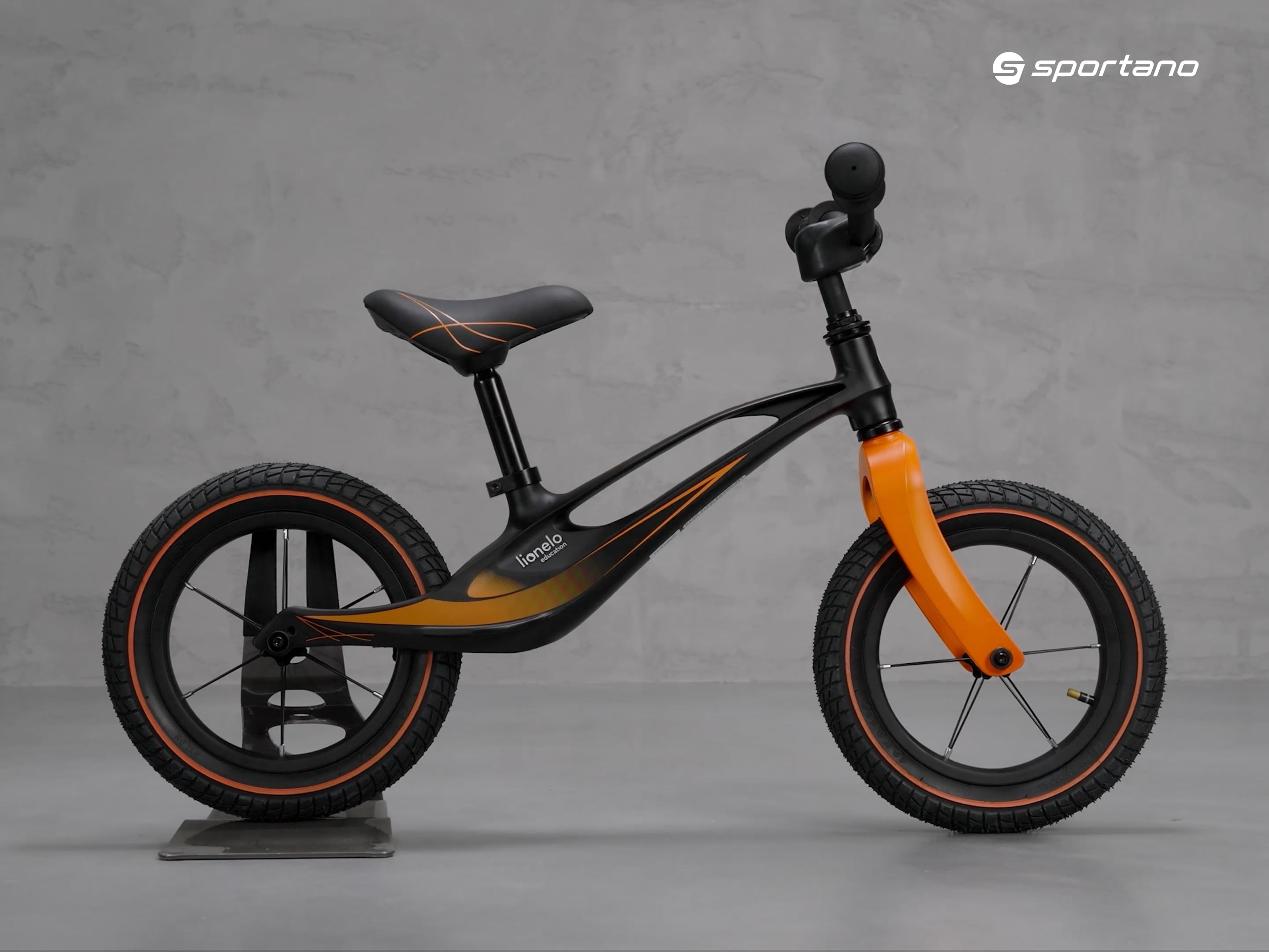 Lionelo Bart Air bicicletă negru-portocaliu LOE-BART AIR